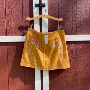 Size 1x mustard yellow skirt from Simplee Plus (from Shein)